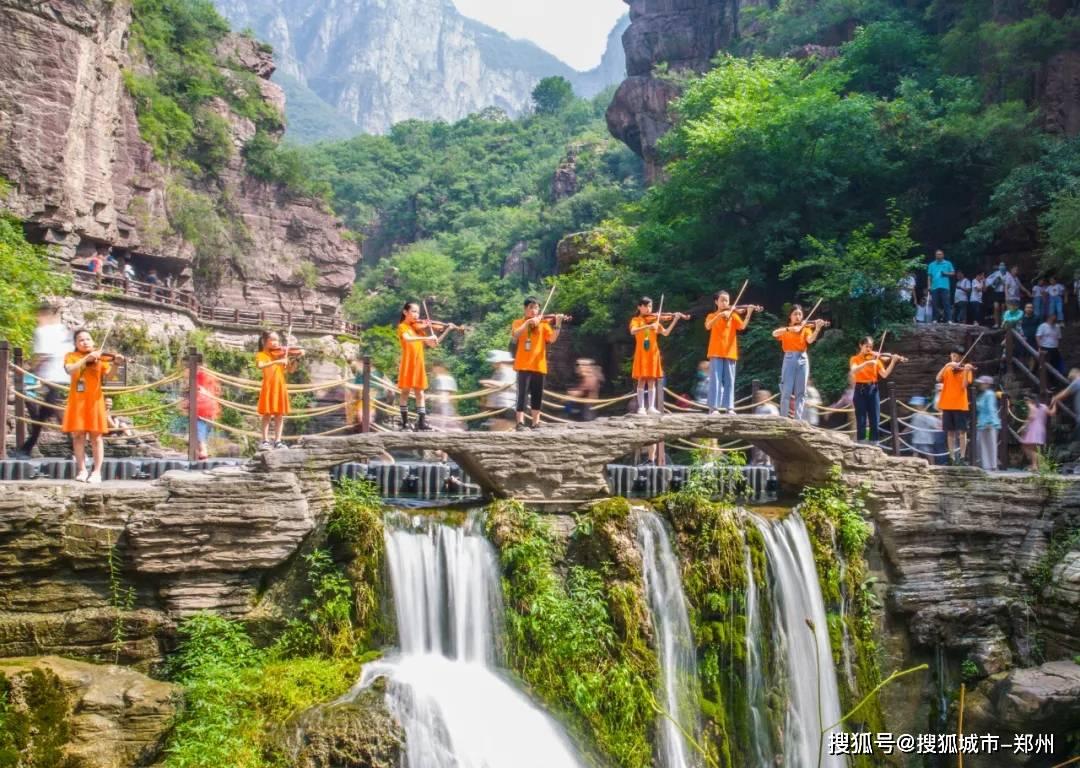 《顶楼》罗爱乔和秀莲是什么关系？游戏画面